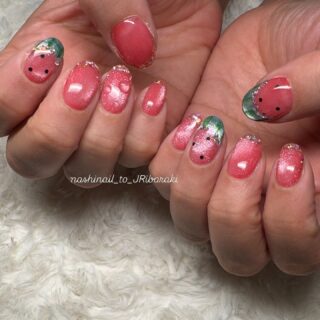 スイカネイルﾃﾞｷﾏｼﾀ🤤🍉
.
🍉透明感のある赤マグ
🍉フレンチでスイカの皮
🍉ドットに見立てた種可愛い~🤭
.
いつもありがとうございます🙇🏻‍♀️🥰